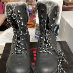 Winter boots size 10